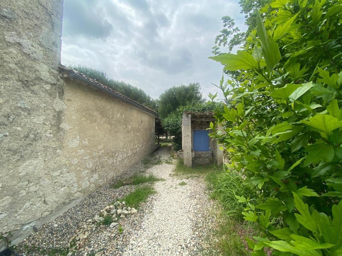 Studio 1 Lit 140Cm Et 1 Lit 90Cm Saint-Mezard Exterior foto