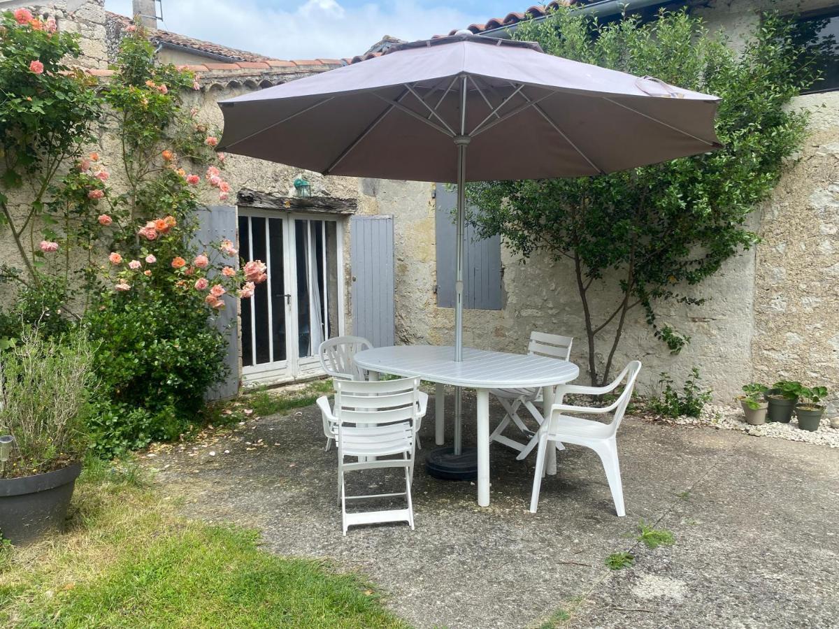Studio 1 Lit 140Cm Et 1 Lit 90Cm Saint-Mezard Exterior foto